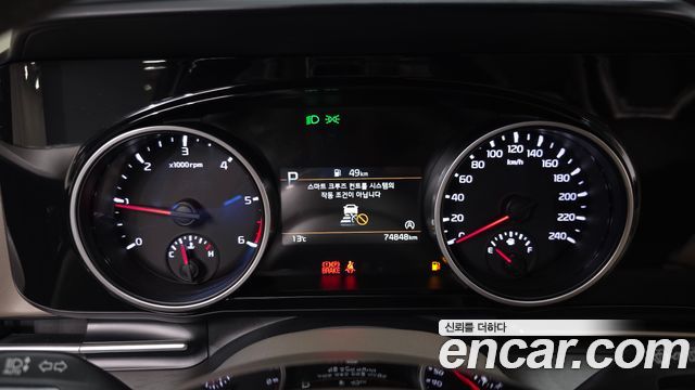 Kia Canival Diesel 9-Seater Prestige — photo 1 of 20
