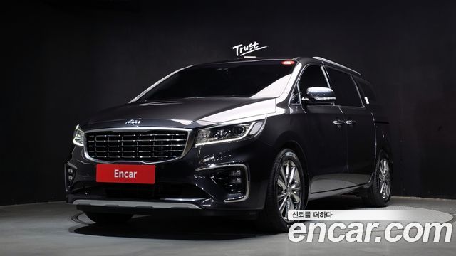 Kia Canival 9-Seater Prstige — photo 1 of 20
