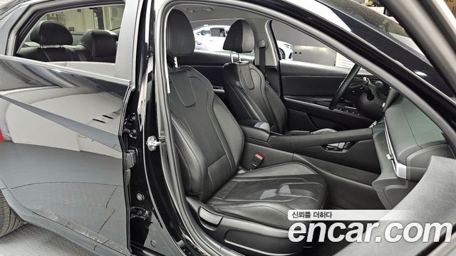 Hyundai AVANTE 1.6 — photo 1 of 20