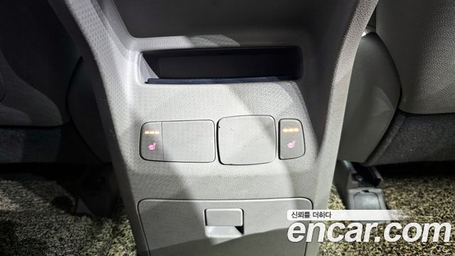 Kia Canival 9-seater Prestige — photo 1 of 20