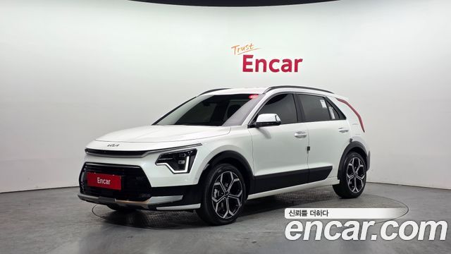 Kia Niro Signature — photo 1 of 20