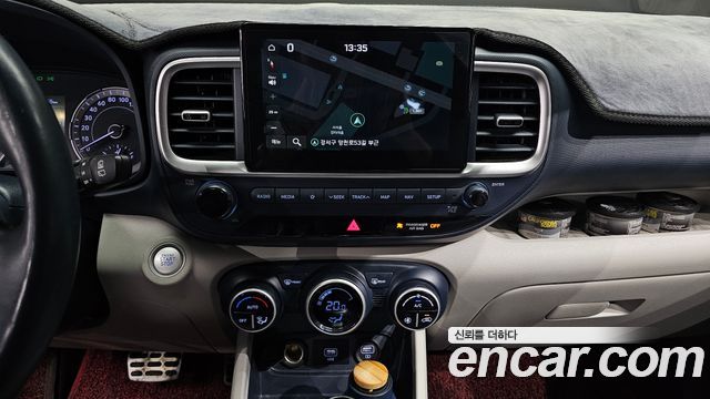 Hyundai Venue 1.6 Flux — photo 1 of 30