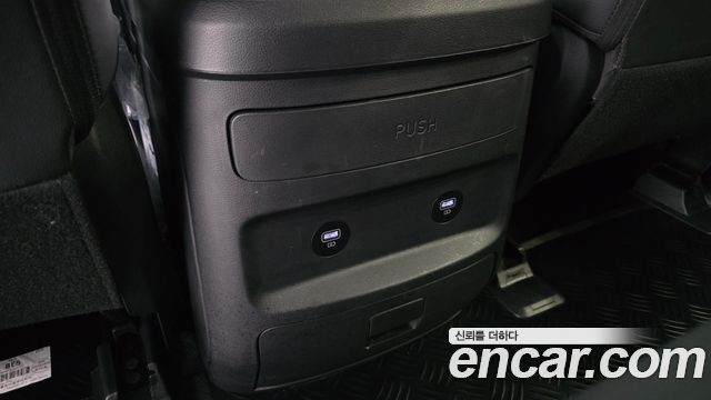 Hyundai Staria Cargo 5-Seater — photo 1 of 32