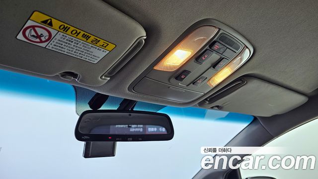 Kia Canival 9-seater Prestige — photo 1 of 20
