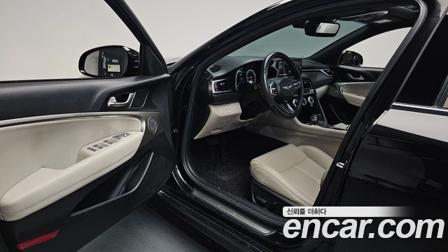 2021 Genesis G70 Gasoline 2.0T 4WD, photograph 2