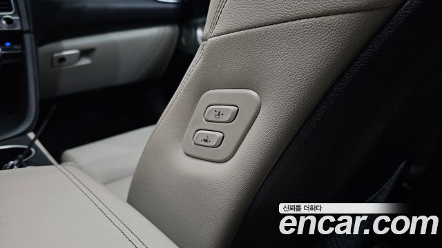 2021 Genesis G70 Gasoline 2.0T 4WD, photograph 12