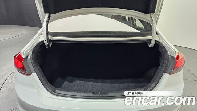 2017 Hyundai AVANTE 1.6 GDI Value Plus, photograph 2
