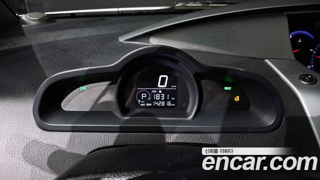 KG_Mobility_Ssangyong KORANDO 4WD Chateau 9-seater — photo 1 of 31