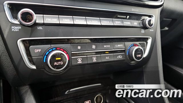 Kia K5 2.0 MX — photo 1 of 30