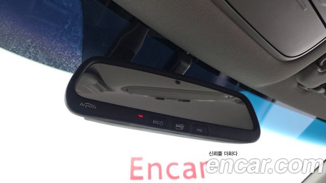 Kia Canival 9-seater Prestige — photo 1 of 20