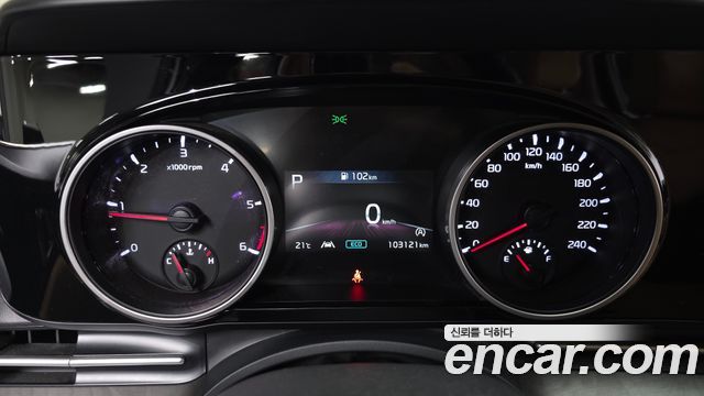 Kia Canival Diesel 9-Seater Prestige — photo 1 of 20