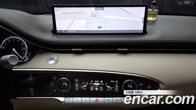 Genesis GV70 2.5T Gasoline AWD — photo 1 of 32
