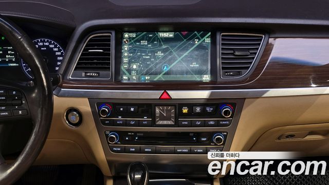 2015 Hyundai Genesis G330 Premium AWD, photograph 9