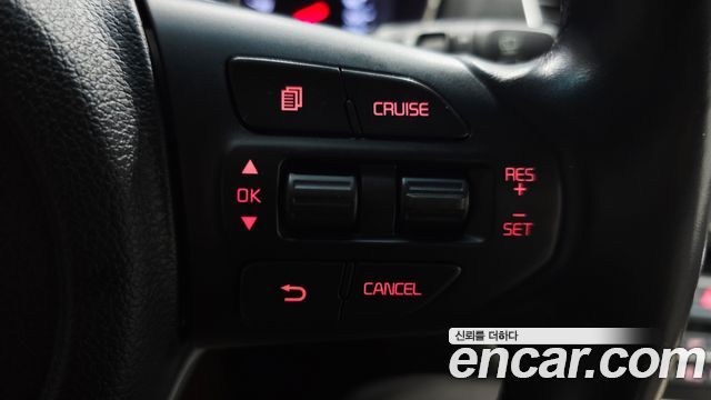 Kia Canival 9-Seater Luxury — photo 1 of 30