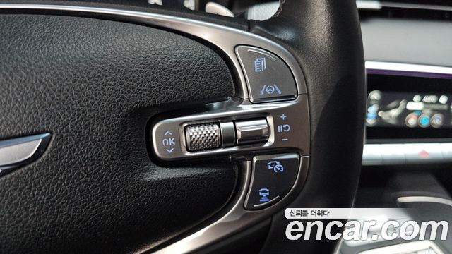 Genesis GV70 2.5T Gasoline 2WD — photo 1 of 31