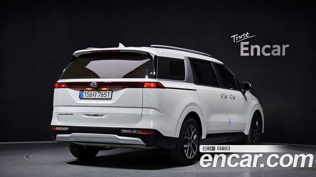 Kia Canival Diesel 9-Seater Prestige — photo 1 of 30
