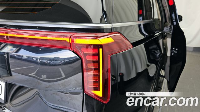 Kia Canival Gasoline 9-Seater Hi Limousine — photo 1 of 38