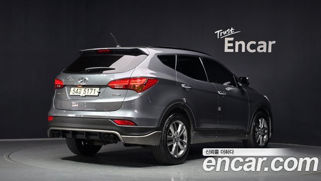 Hyundai Santafe Diesel(e-VGT) 2.0 2WD Exclusive — photo 1 of 30
