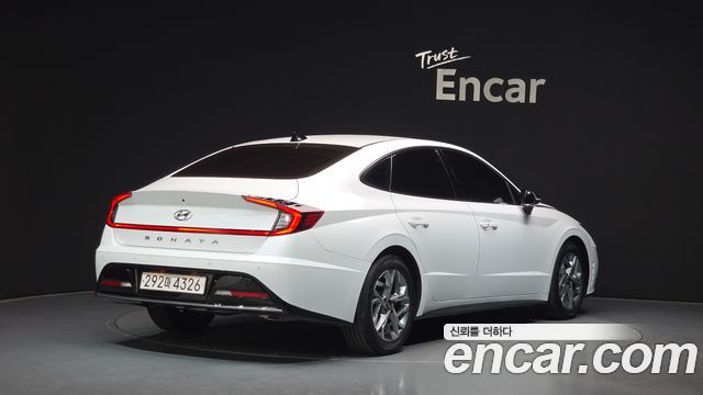 Hyundai Sonata 2.0 — photo 1 of 31