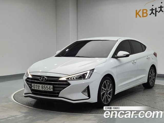 Hyundai AVANTE 1.6 — photo 1 of 19