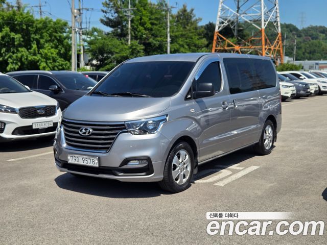 Hyundai Starex Wagon 12-Seater — photo 1 of 17