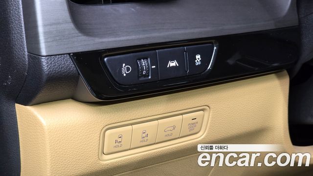 Kia Canival Diesel 9-Seater Signature — photo 1 of 35