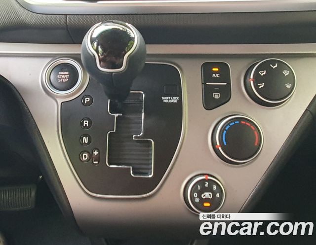Kia RAY Prestige — photo 1 of 20