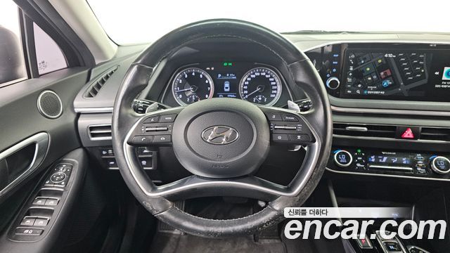 Hyundai Sonata 2.0 — photo 1 of 31