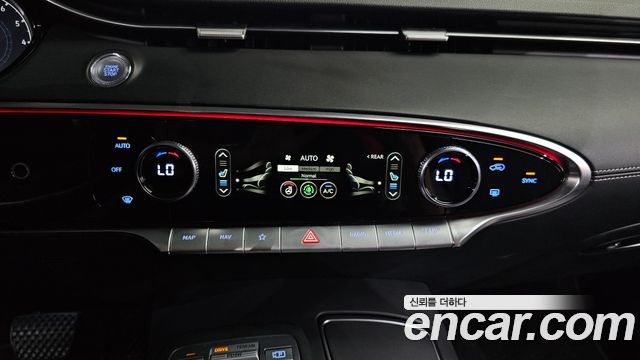 Genesis GV70 2.5T Gasoline AWD — photo 1 of 34