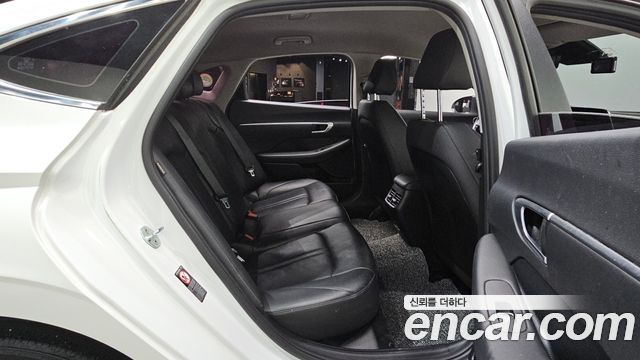 Hyundai Sonata 2.0 — photo 1 of 30