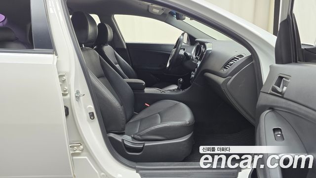 Kia K5 LPI Deluxe — photo 1 of 30