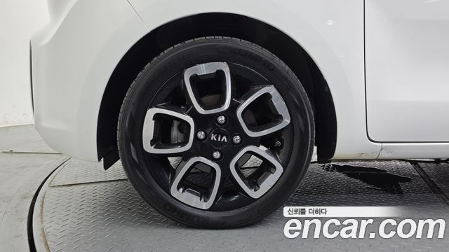 Kia RAY Luxury — photo 1 of 30
