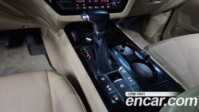 Kia Canival 9-Seater Hi-Limousine — photo 1 of 35