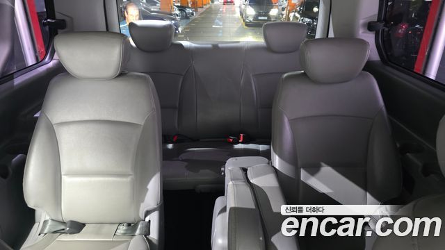 Hyundai Starex 11-Seater Wagon — photo 1 of 29