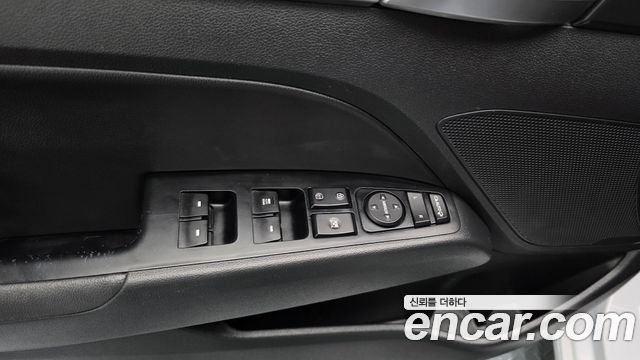 Hyundai AVANTE 1.6 — photo 1 of 30
