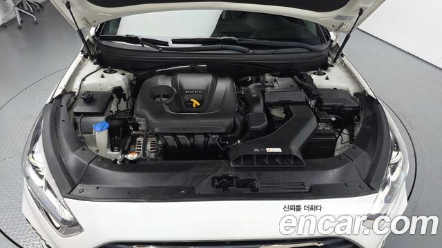 Hyundai Sonata 2.0 Style — photo 1 of 30