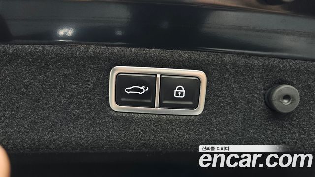 Genesis G70 Gasoline 3.3T 4WD — photo 1 of 34