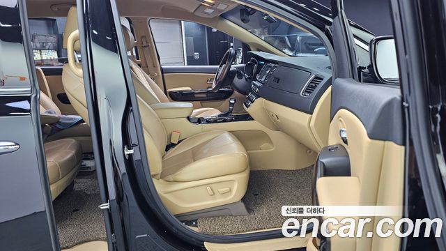 Kia Canival 9-Seater Noblesse