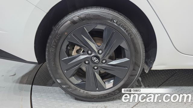 Hyundai AVANTE 1.6 — photo 1 of 30