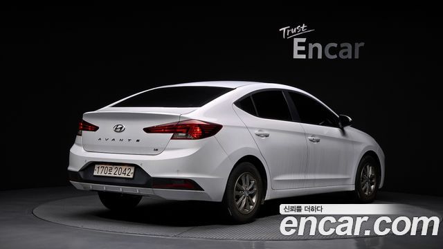 Hyundai AVANTE 1.6 — photo 1 of 31