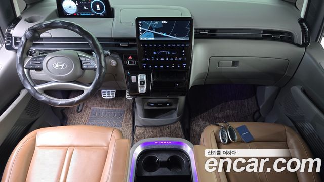 Hyundai Staria 4WD Lounge 7-Seater — photo 1 of 34