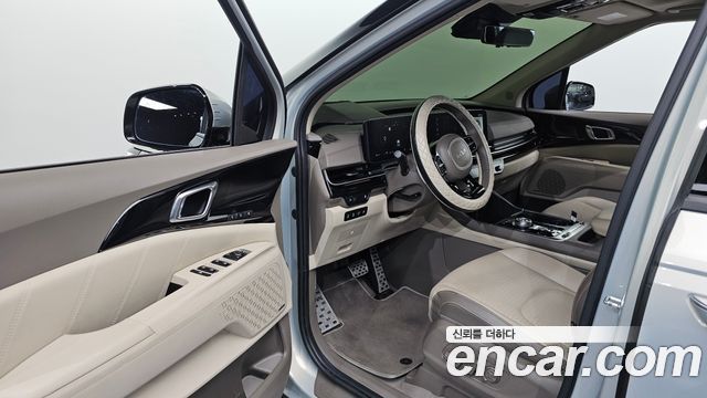 Kia Canival Diesel 7-Seater Signature — photo 1 of 30