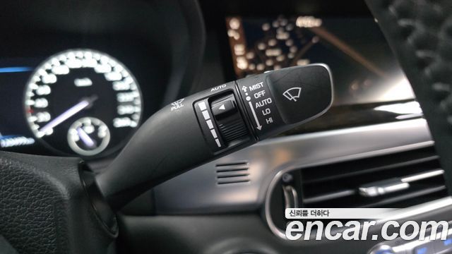 Genesis G90 3.8 AWD — photo 1 of 34
