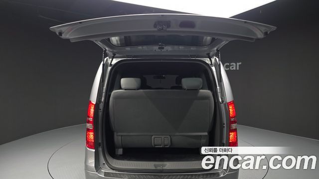 Hyundai Starex Wagon 12-Seater — photo 1 of 30