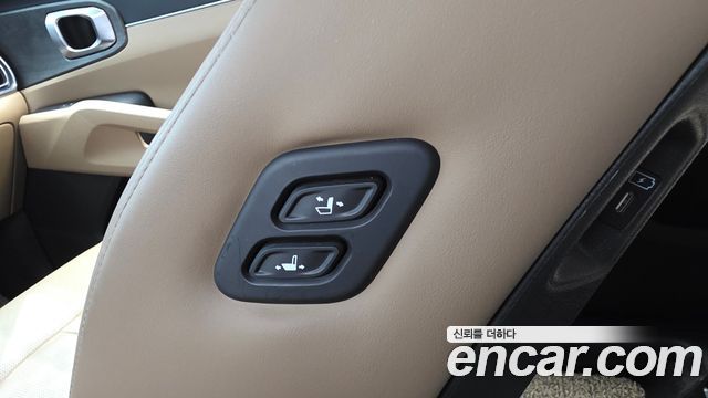 Kia Sorento Gasoline 2.5T 2WD — photo 1 of 32