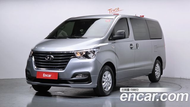 Hyundai Starex Van 3-Seater — photo 1 of 30