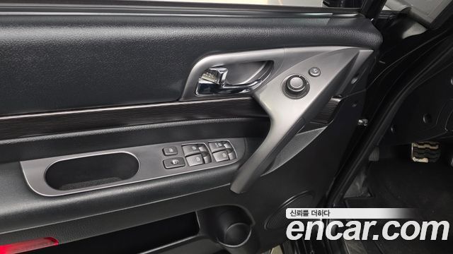 KG_Mobility_Ssangyong KORANDO 4WD RX 9-seater — photo 1 of 36