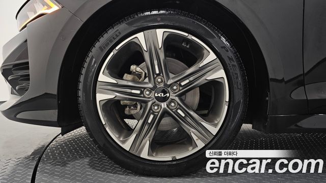 Kia K5 2.0 — photo 1 of 37