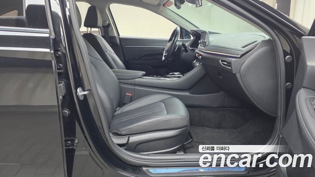 Hyundai Sonata 2.0 — photo 1 of 30