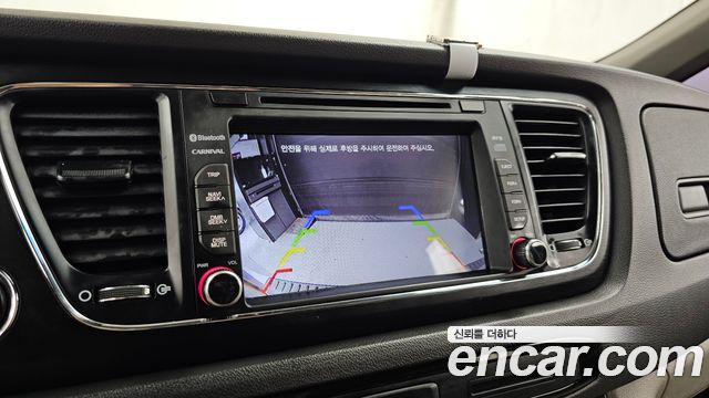 Kia Canival 11-seater Luxury — photo 1 of 32